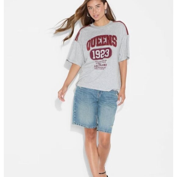 NEW Women's Queens NY Oversized Short Sleeve Graphic T-Shirt - Light Gray S - Picture 4 of 4